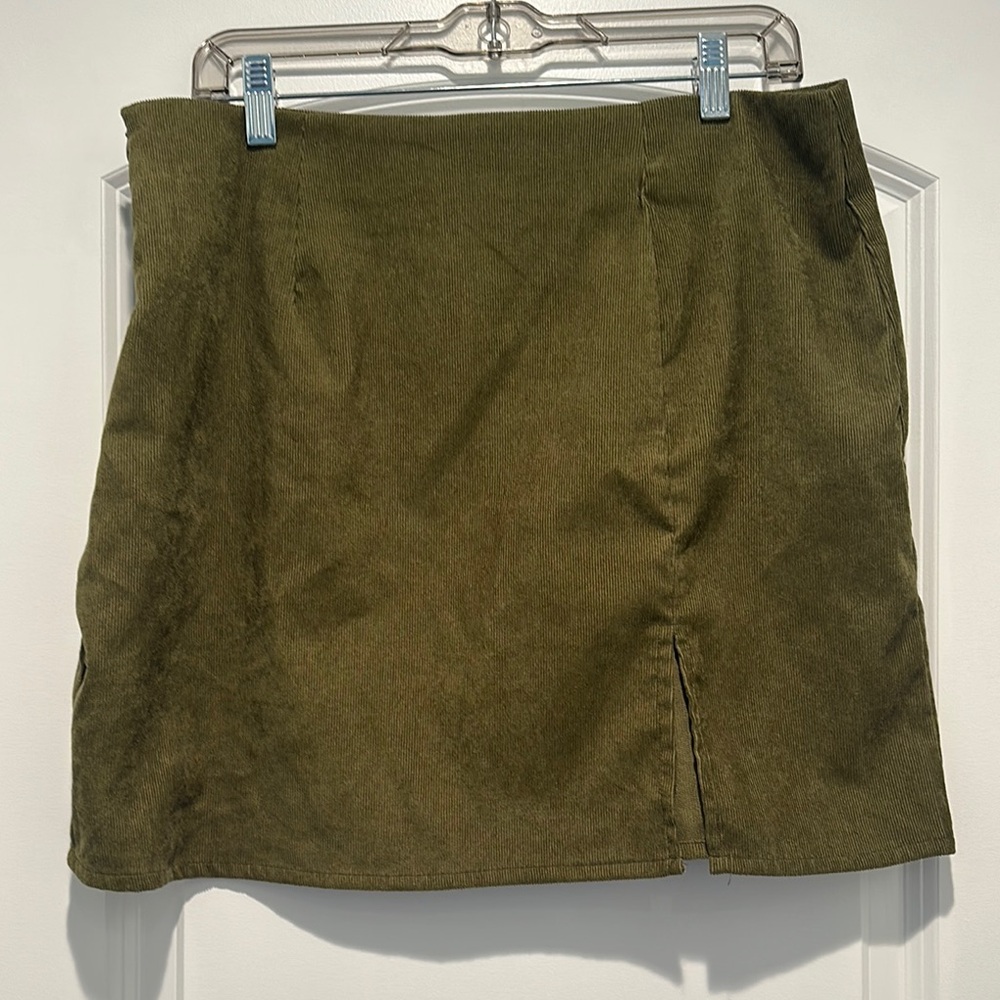 SHEIN Green Mini Pencil Skirt with Slit for Casual Wear